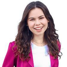 Samantha Wiener's Instagram, Twitter & Facebook