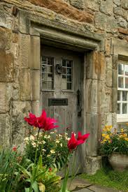 Cette Porte N Est Peut Etre Pas De L Age Des Pierres Vieilles Portes Portes Vintage Porte Fenetre