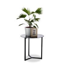 Elle sera parfaite dans le salon, le hall d'un hôtel ou dans des espaces extérieurs adaptés. Achetez Table D Appoint Ronde En Verre Et Metal En Ligne