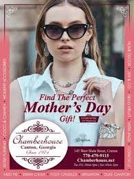 Elli White's Instagram, Twitter & Facebook