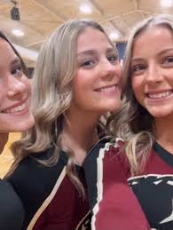 Heyy, my name is Robin McKnight and I am from Le Roy Illinois. I am 100%  committed to University of Kentucky. I am majoring in Pre Medical  Laboratory Sciences. I love a