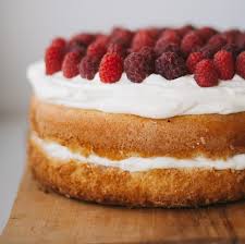 Lavate i frutti di bosco e metteteli ad asciugare su un foglio di carta assorbente. Ricetta Pan Di Spagna Con Panna Crema Pasticcera E Frutta Fresca