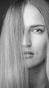 Hoch hinaus., Ein Blick voller Hoffnung, Stärke und stiller Eleganz. , Wenn  Licht und Ausdruck verschmelzen