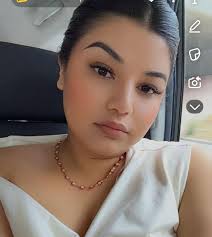 Can someone edit selfie into professional headshot?