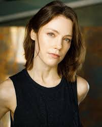 Amanda Deck's Instagram, Twitter & Facebook