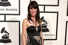 It follows the story of a fragile little fur creature and its desperate attempt to rescue its mate from the clutches of a pack of malicious. Leslie Feist Celeb Crush