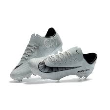 Beberapa bintang sepak bola juga menggunakan kasut bola nike hypervenom. Kasut Bola Nike Mercurial Online