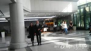참고로 정의선 부회장의 처이자 정창철군의 어머닌 정지선 여사는 삼표그룹 정도원 회장의 장녀라 다들 알겠지만 현대차그룹은 이미 빠르게 정의선 체제로 들어선 상황이고 정창철군의 경우 이제. ì •ì˜ì„  í˜„ëŒ€ì°¨ ë¶€íšŒìž¥ æ•…êµ¬íƒœíšŒ ëª…ì˜ˆíšŒìž¥ ì¡°ë¬¸ ì•ˆíƒ€ê¹ë‹¤ ë¨¸ë‹ˆíˆ¬ë°ì´