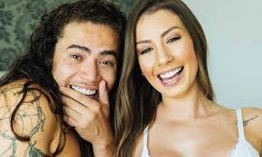 O anúncio foi feito pelos dois nas redes sociais, com comunicados onde expressaram amor e gratidão pela vida que dividiram durante vários meses. Internautas Desejam Que Maria Lina Noiva De Whindersson Perca O Bebe Famosos Entretenimento Uai