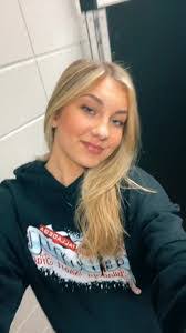 Leah Petty's Instagram, Twitter & Facebook