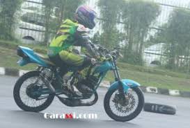 Rx king pink semi roadrace,harian touring!!! Yamaha Rxz 1993 Klaten Nostalgia Rxz Blue Devil S Garassi Majalah Otomotif Online