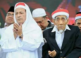 Habib lutfi alatas, jakarta, indonesia. Habib Luthfi Bin Yahya Menyebut Maqam Kh Maimoen Zubair Sebagai Pelindung Indonesia Dari Bala Hamlul Bala Website Berita Media Online