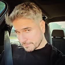 Una vida no es suficiente para ser vivida. Es necesario soñarlo. Mario  Quintana