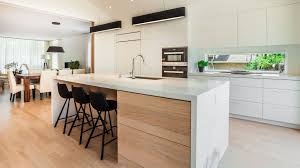 Claire Et Epuree Cette Cuisine Moderne D Inspiration Scandinave A Tout Pour Plaire Fonctionnel Cuisine Moderne Meuble Cuisine Blanc Armoires Cuisine Modernes