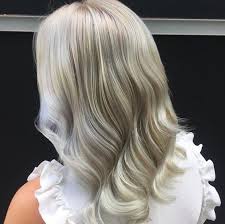 graue haare bei hellen haaren was empfehlt ihr graue strahnen fallen in blondem oder helleren haartonen viel weniger auf graue haare haarfarben hair lights