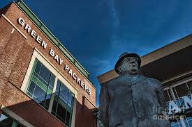 Hall of fame coach vince lombardi's words deliver the pregame message ahead of super bowl lv. Vince Lombardi Statue At Packer S Stadium Photograph By David Arment