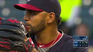 Walker outduels Salazar; Mariners edge Indians