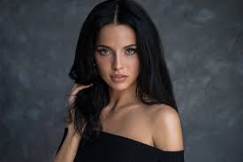 In such a case one can only notice the blue in the eyes once sun or bright light is reflected in the eyes, therefore, the eyes seem dull and uncannily dark compared to the true blue color. 5079467 Woman Black Hair Model Blue Eyes Face Girl Wallpaper Cool Wallpapers For Me
