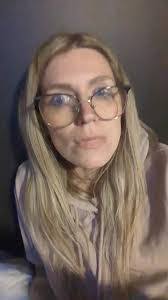 Lindsay Beyer's Instagram, Twitter & Facebook