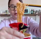 Creative Cup Noodle Lid Hack: Korean Ramyun Bowl Funnel Plate