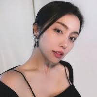 100+ profili “Esther”