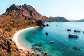 Pulau flores) is one of the lesser sunda islands, a group of islands in the eastern half. Adventure Itinerary Across Indonesia S Flores Island