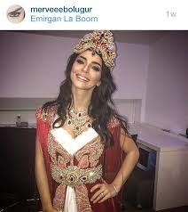Merve Bolugur At Her Wedding Nachtkleid Bachelorette Outfits Henna Abend Kleid