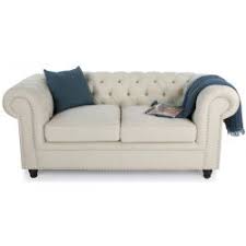 Distinctive chesterfields propose des véritables canapés chesterfield fabriqués au sein de ses ateliers en angleterre. Canape Chesterfield Cuir Personnalisable Fabrication Artisanale Haut De Gamme Maison Saulaie