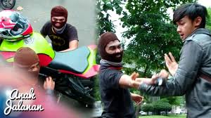 Boy (stefan william) is a sloppy and indifferent teenager who is also pious and handsome. Mondy Di Keroyok Dan Di Rusak Motornya Anak Jalanan 14 Oktober 2016 Youtube