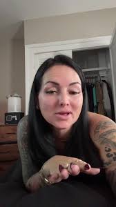 Vendido: Ropa Usada en Poshmark por la Reina Sin Dientes