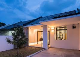 Take a tour inside these malaysian bungalows to see how each one applied different interior styles to large spaces. Fabian Tan S Jose House Translates Nature And Light Bluprint