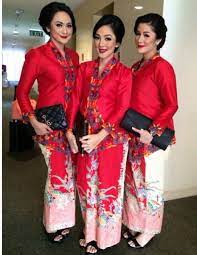 Namun hal inilah yang menjadikan salah satu keunikan yang ada di pakaian adat jawa barat. Kebaya Encim Merah Wanita Model Pakaian Model Pakaian Hijab