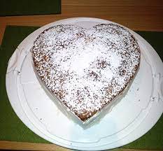 Mandeln mit vorsicht mit dazugeben. Verpoorten Mascarpone Torte In Herzform Mit Himbeeren Und Heidelbeeren Kuchenrezepte Mit Eierlikor Verpoorten