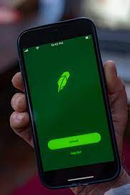 Shares of robinhood closed down more than 8% in its nasdaq debut, after pricing near the low end of its ipo range. G8aqt3zuaxnfvm