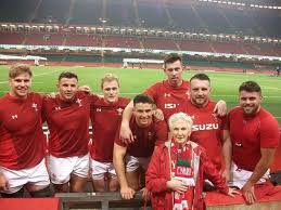 Espn scrum.com brings you all the latest rugby news and scores from the rugby world cup, all 2015 internationals, aviva premiership, european rugby champions cup, rfu championship, super rugby, six nations and top 14. How An 82 Year Old Blackwood Woman Attending First Wales Rugby Match On Weekend Got To Meet The Players Afterwards South Wales Argus