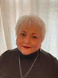 Jo Holcomb's Instagram, Twitter & Facebook