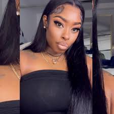 Looking for a makeup artist who offers classes for a small group.