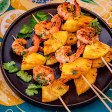 Espetinhos De Camarao E Abacaxi Brochettes De Crevettes A L Ananas Recette Bresilienne En 2021 Brochette Crevette Crevette Ananas Recettes Bresiliennes