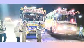 కాంట్రాక్ట్‌ క్యారేజ్‌ బస్సులపై ప్రత్యేక డ్రైవ్‌ : ఏలూరు జిల్లా ఉపరమణ  కమిషనర్‌ - Prajasakti