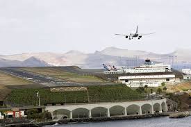 Lpma), is an international airport in the civil parish of santa cruz in the portuguese archipelago and autonomous region of madeira. Tempo Adverso Motivou Cancelamento De 14 Voos No Aeroporto Da Madeira Atualidade Sapo 24