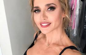 824 likes · 4 talking about this. Oksana Marchenko Pokazala Kubiki Pressa Na Zhivote Foto