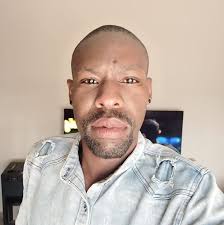 Mang Ke Mang 1. Geoff McBride- Doesn't That Mean Something 2. Whitney  Houston- My Love is Your Love Re gatela pele le efeng? Vote now, voting  closes@21:40. #mangkemang www.phelifm.co.za 0792179999 Phelifm95.0mhz  #phelifm10