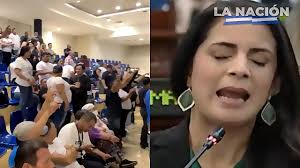 🚩Excelsa es abucheada, le mentaron a ya saben quien y hasta le chiflaron  ya saben qué, hoy si le hicieron saber lo que vale