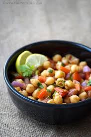 Chana Chaat A Spicy Tangy Healthy Indian Street Food Made From Chickpeas An Easy Snack Recipe Indi Chaat Recipe Indian Food Recipes Chana Chaat Recipe