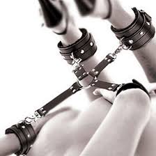 BDSM Sex Bondage Set with Handcuffs and Leg Straps Cuffs, Adjustable Wrist  Thigh Restraint Ropes and Soft Tie Set, Portable SM Games Sex Toys for  Couples Restraints Kit Unisex (Black) : Amazon.co.uk: