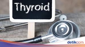 Tiroid ialah kelenjar endokrin dan ia mengeluarkan hormon tiroksin atau t4 dan triodotiromin atau t3. Jangan Remehkan Gejala Gejala Ini Bisa Jadi Gangguan Tiroid