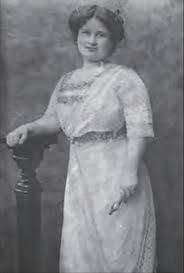 Adada olan bu ev naciye için bir sığınak ve en önemli olan ise kendi evi naciye ve bengi hayata tutunmaya çalışırken karşı karşıya gelecekler. Saliha Naciye Hanim Wikiwand