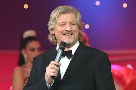 Entouré de ses invités, patrick sébastien présente une série de numéros de cabaret des plus inattendus. Regarder Le Plus Grand Cabaret Du Monde En Direct Play Tv