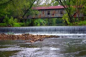 Our brown county indiana cabins are 10 miles west of downtown nashville indiana, and all log cabins are 10 minutes from indiana university in bloomington indiana too! Brown County Vacation Cabins