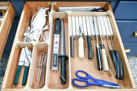 The drawer can be used to put and keep various important parts there including cutlery, dishes, and many other important part you use. 16 Life Saving Diy Kitchen Drawer Organization Ideas